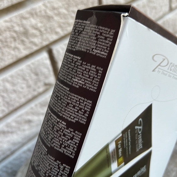 PREMIER Shave and Cleanse Gift Pack - Picture 9 of 9